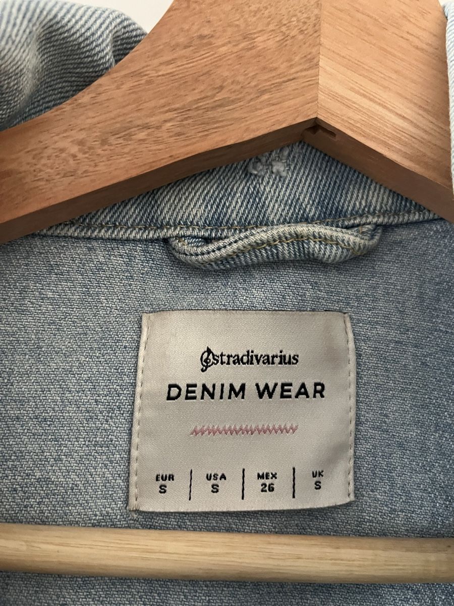 Stradivarius Giacche: Destroyed - Look Jeans Jacke – Usato da Winterthur venduto da Puumeeluuf 1