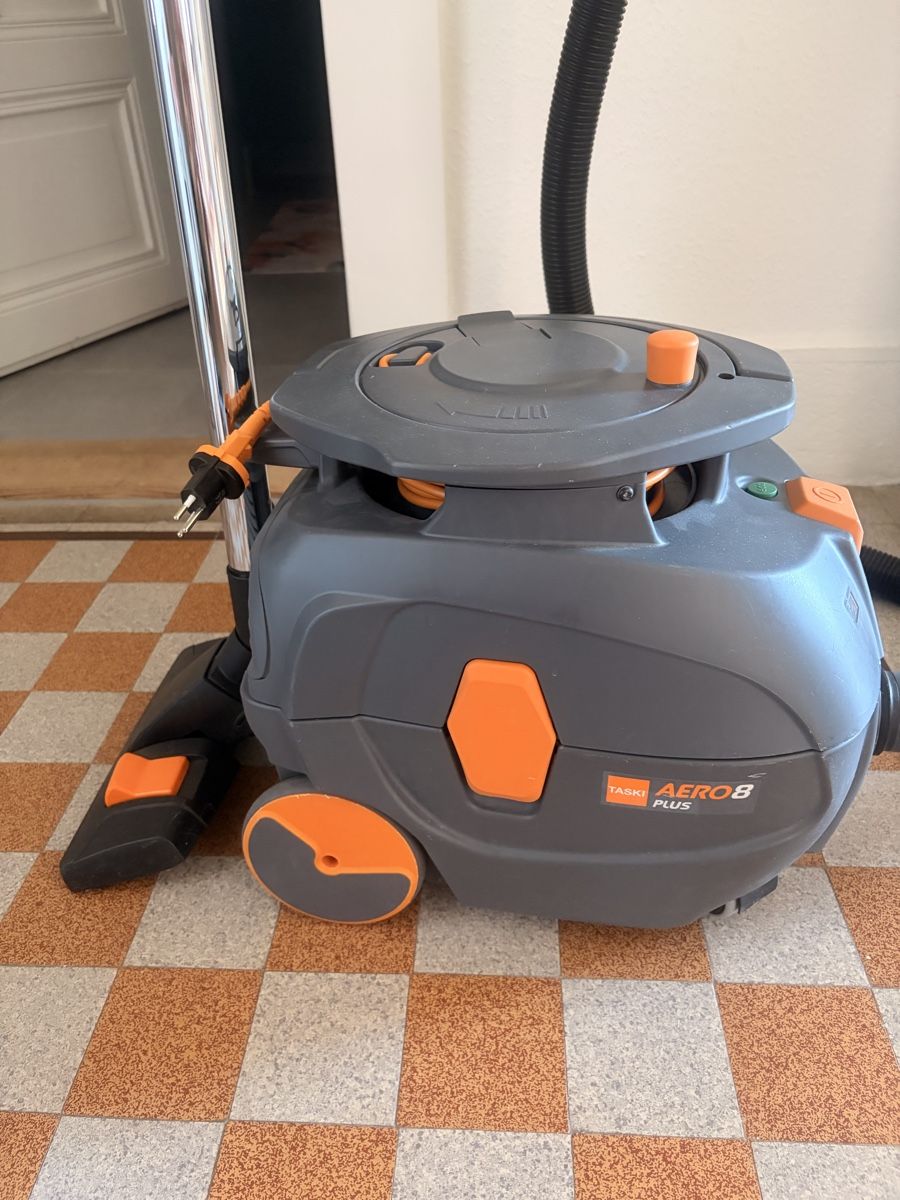 Aspirapolveri & Accessori: Aspirateur Taski AERO 8 Plus – Usato da Lausanne venduto da CamCam11 5