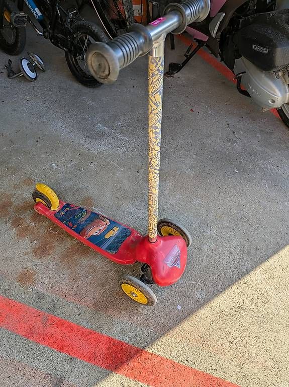 Veicoli per bambini: Trottinette à 3 roues – Usato da Pampigny venduto da nic_575j