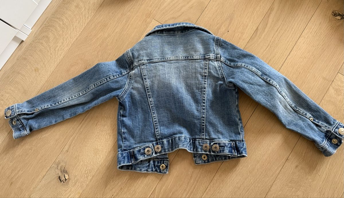 H&M Giacche: H&M Jeansjacke - Grösse 104 – Usato da Hinteregg venduto da Jazz-C 1