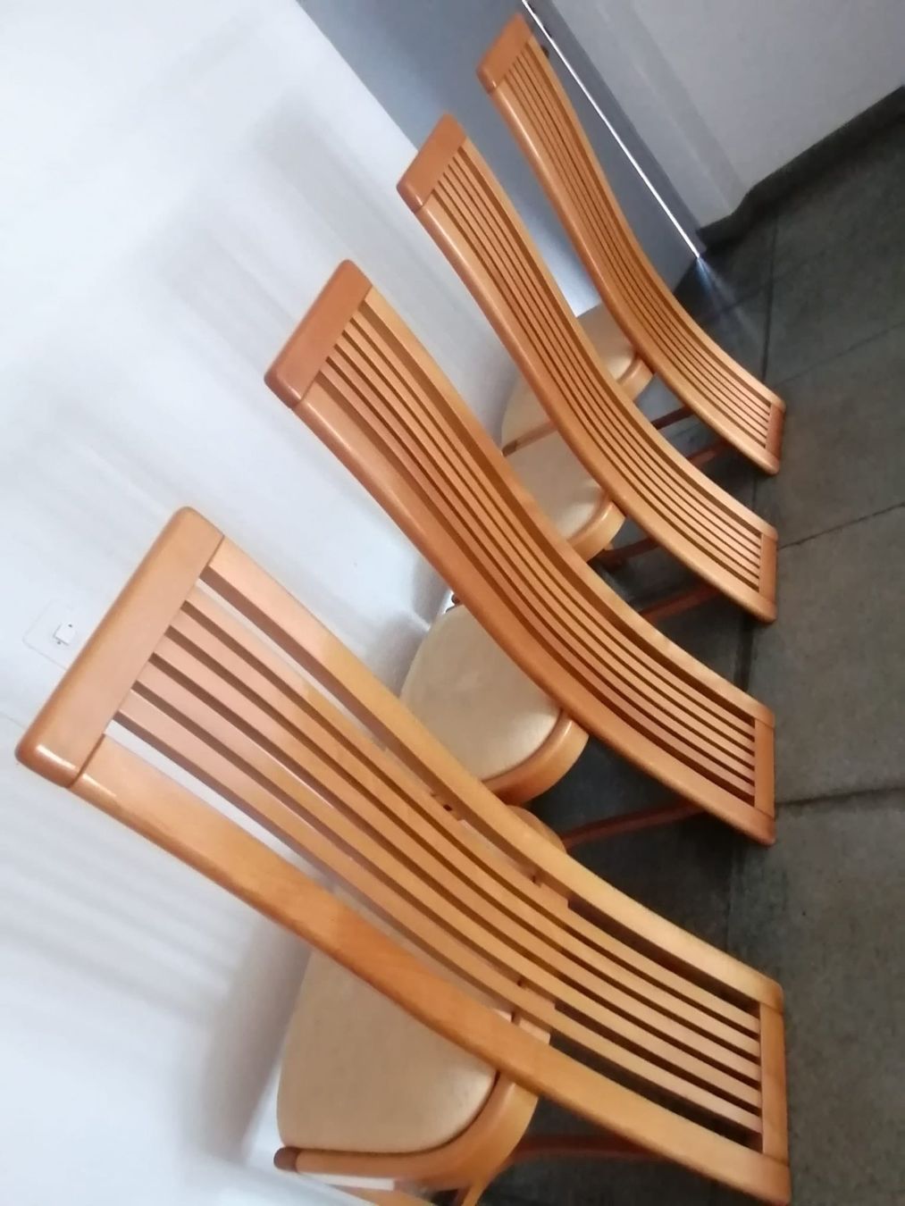 Sedie: 4 Holzstühle mit Polsterbezug, hellbraun. – Usato da Zürich venduto da Almohammed 2
