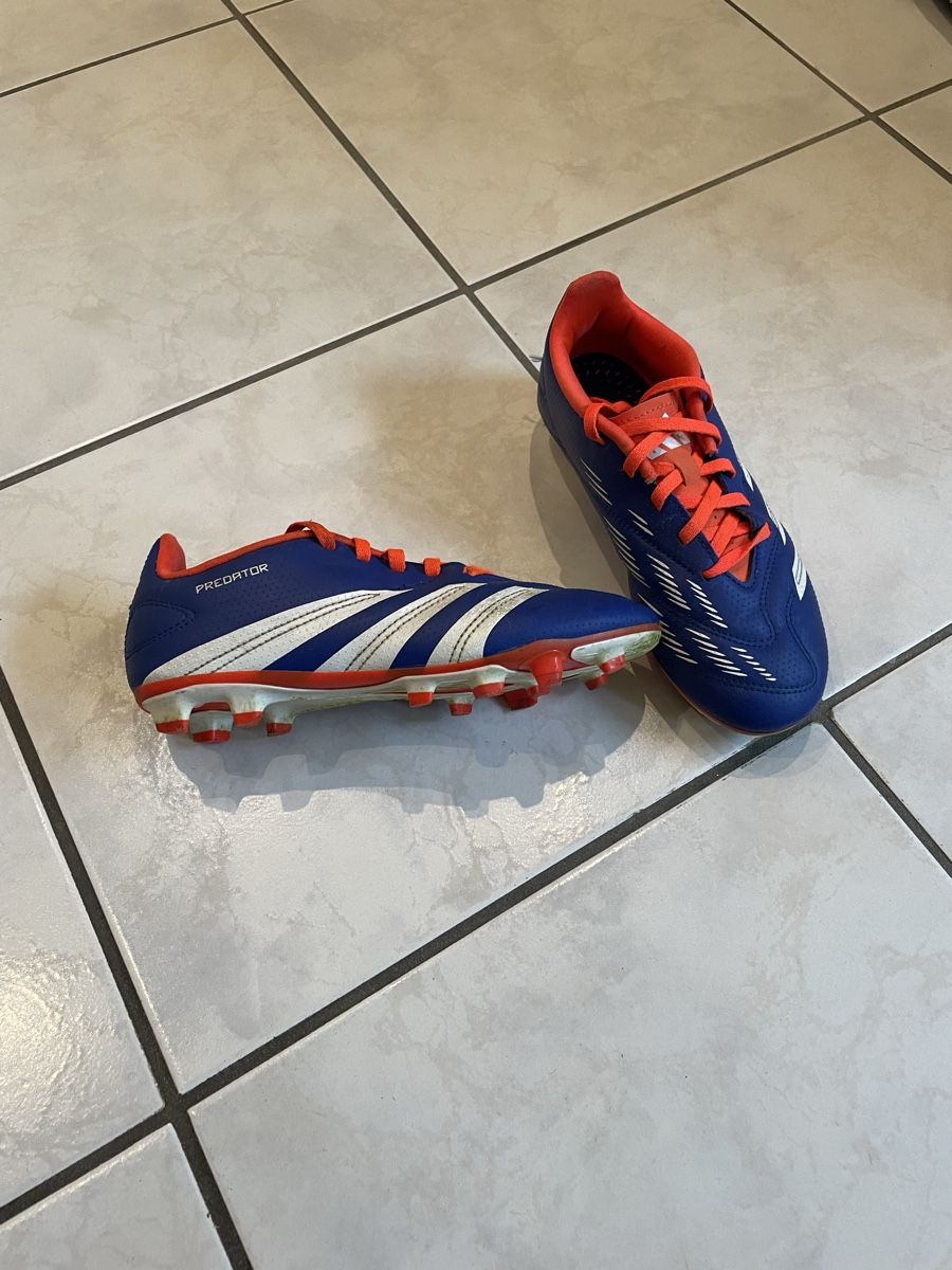 Adidas Chaussures garçon: Fussballschuhe Adidas Predator – D'occasion à Sarnen par Lena-L 1