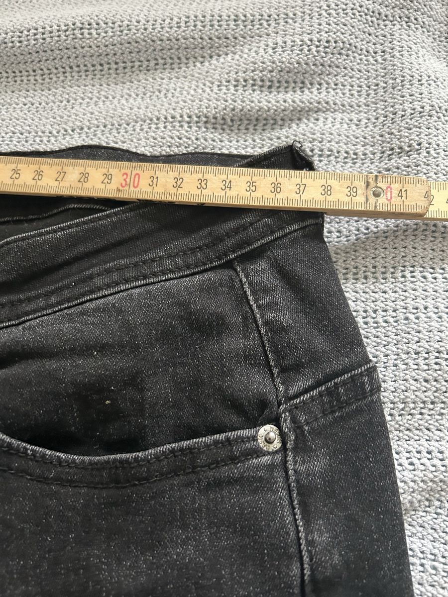 Jeans: Schwarze neu Jeanshosen – Nuovo (secondo la descrizione) da Rüti ZH venduto da Masken 3