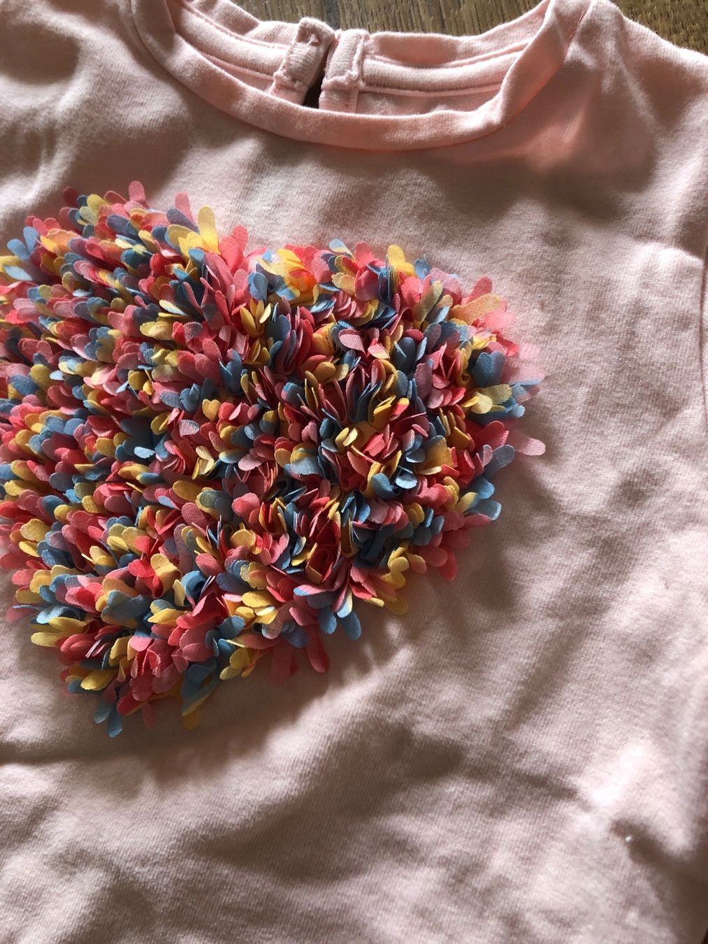 Hemden, Tops & T-Shirts: Cute Baby Shirt 6-9M – Gebraucht aus Brugg AG von Magna3 1