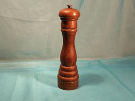 Peugeot Pfeffermühle, braunes Holz, L: 27cm