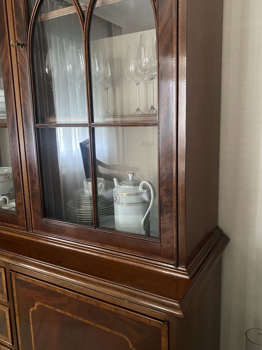 Büffets: Buffetschrank, Vitrine aus Nussbaum – Gebraucht aus Wil SG von nat_g5tn 1