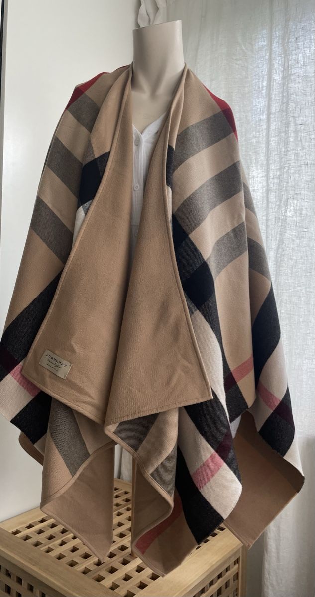 Burberry Autres vêtements & accessoires: Wunderschönes Cape von Burberry – Neuf (Voir description) à Zürich par Caracol1998 2