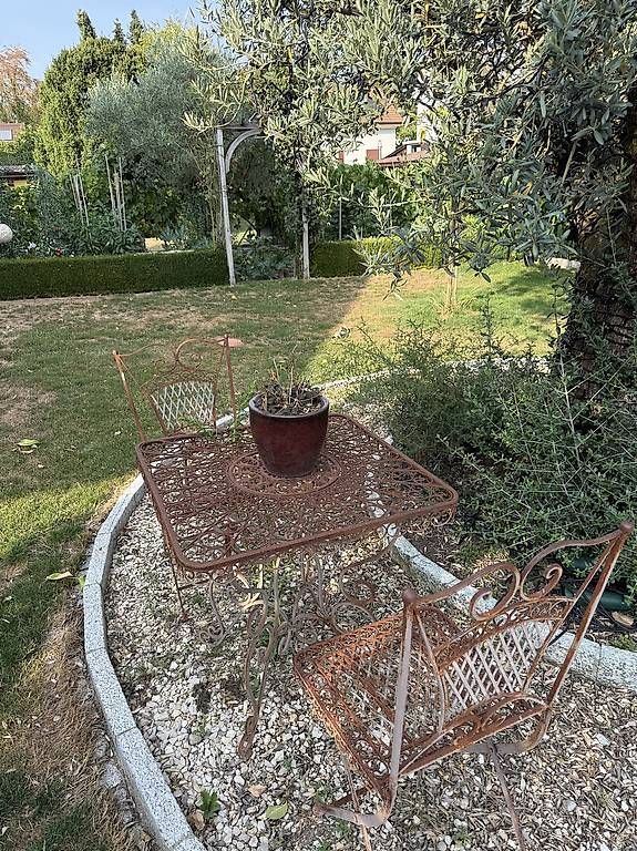 Tischset: Antiker Gartentisch mit zwei passenden Stühlen – Gebraucht aus Lyss von apennisi 2