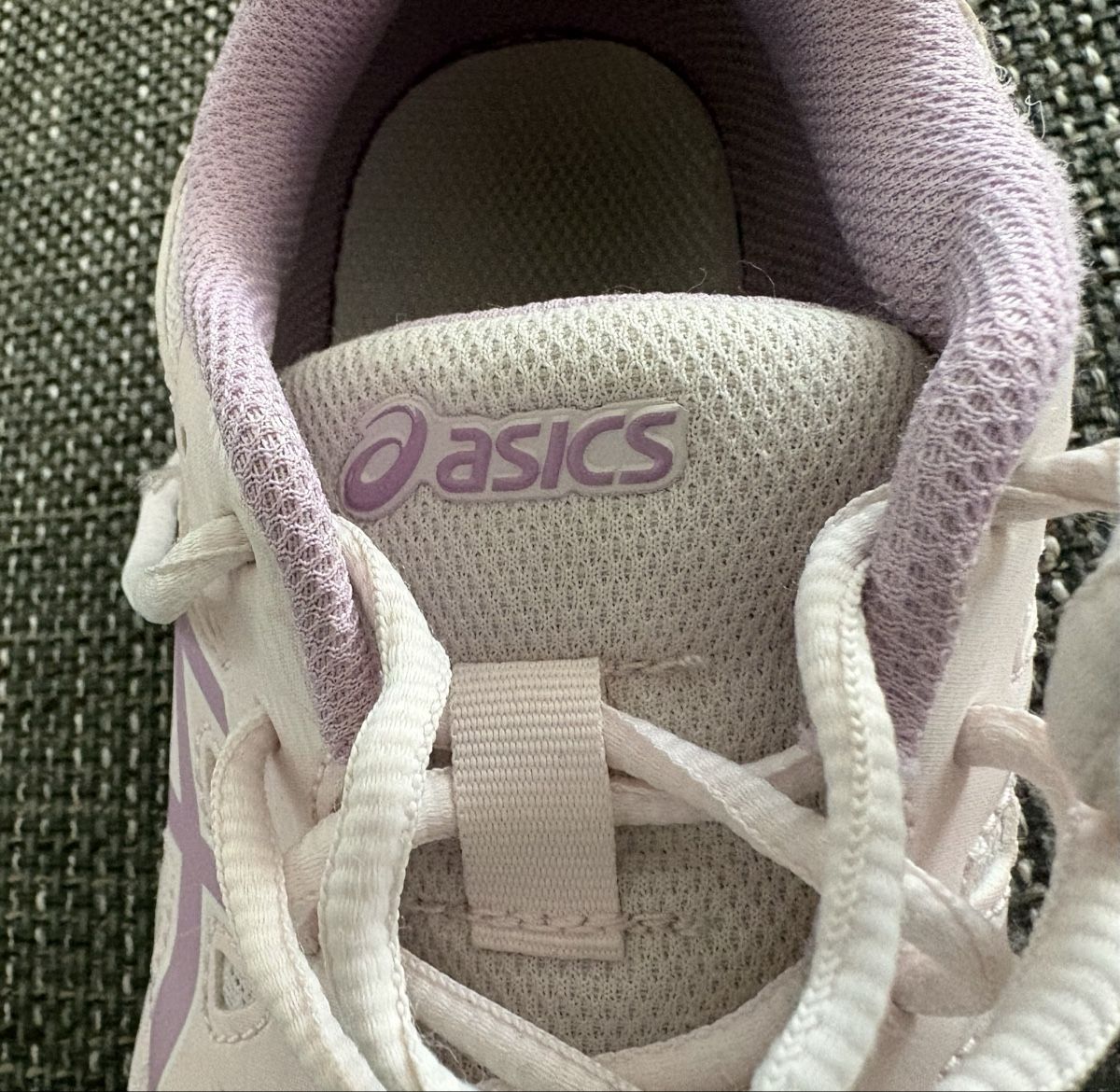 Asics Scarpe per ragazze: Asics (Hallen-)Turnschuhe Gr. 35 – Usato da Bülach venduto da Zwingol 1