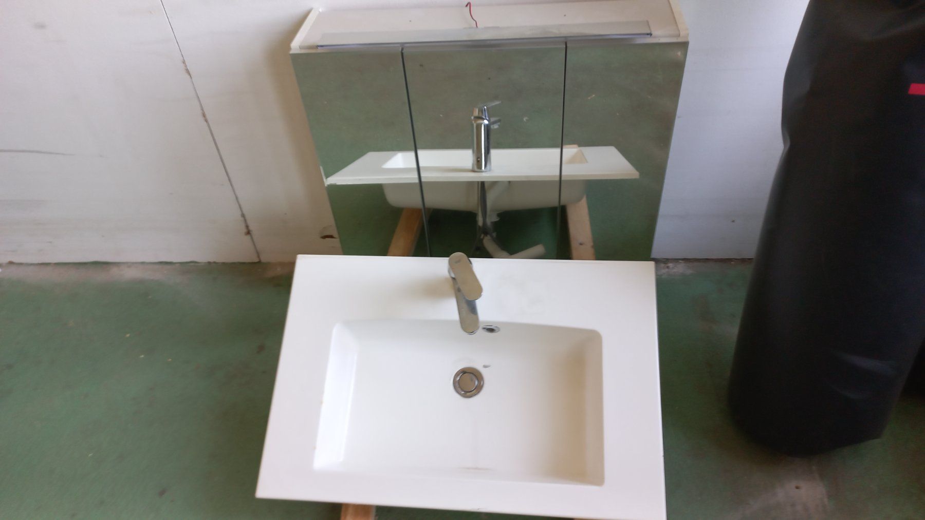 Lavabi & lavandini: Lavabo mit Spiegelschrank ca. 80 cm – Usato da Menzingen venduto da Liquidation6313