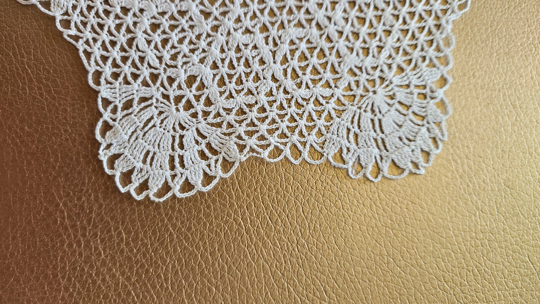 Altra biancheria da tavola: Spitzendeckchen Spitzendeckeli D18 cm Deckeli Weiss filigran – Usato da Gossau ZH venduto da LeoniesDeko 3