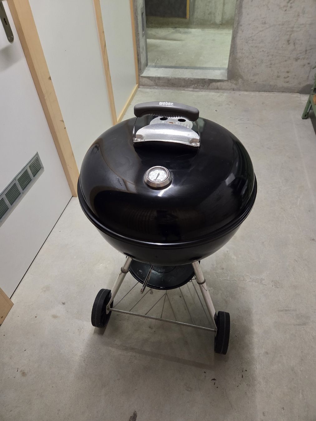Griglie: Barbecue Weber en excellent état – Usato da Sierre venduto da Cir_ccx2