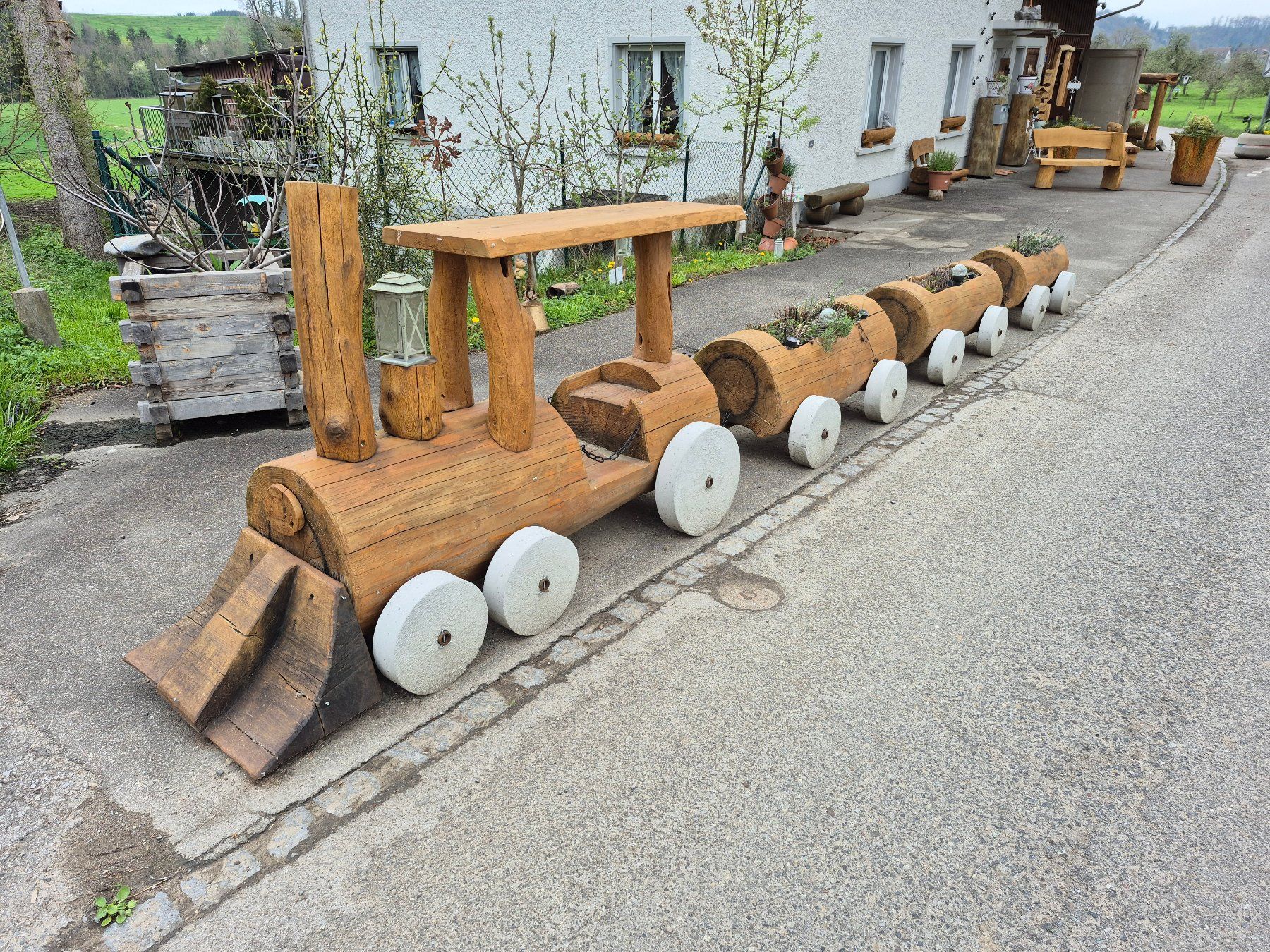 Tutte le decorazioni: Baumstammlok mit Anhängern – Usato da Bischofszell venduto da portmann_unikate