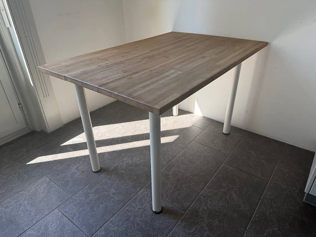 Tische: Stabiler Küchentisch mit Holzplatte – Gebraucht aus Bern von kat_5c62