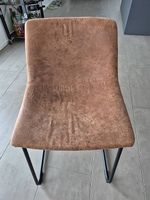 Stuhl Kunstleder braun mit Metallbeinen sehr guter Zustand