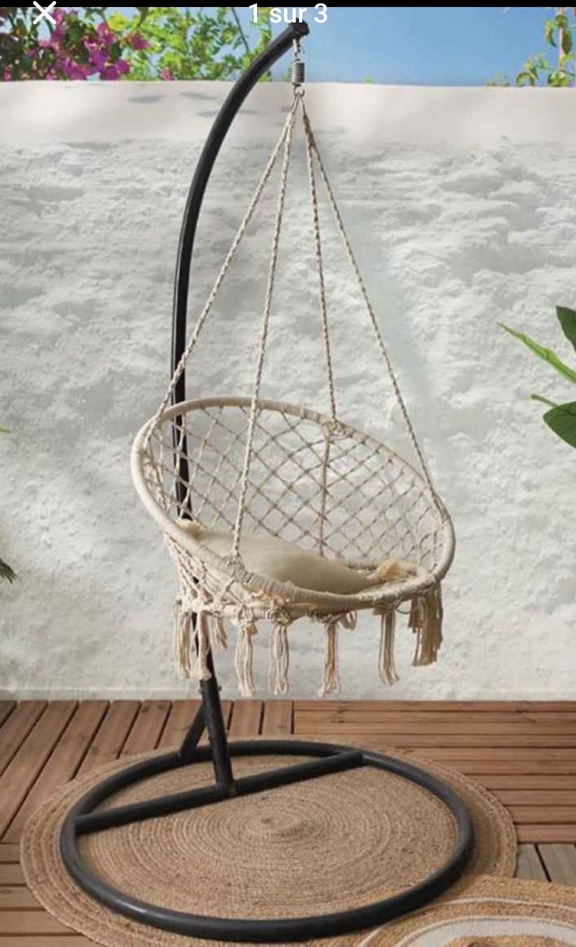 Poltrone pensili da giardino: Fauteuil suspendu avec support – Usato da Corban venduto da Joie-de-vivre