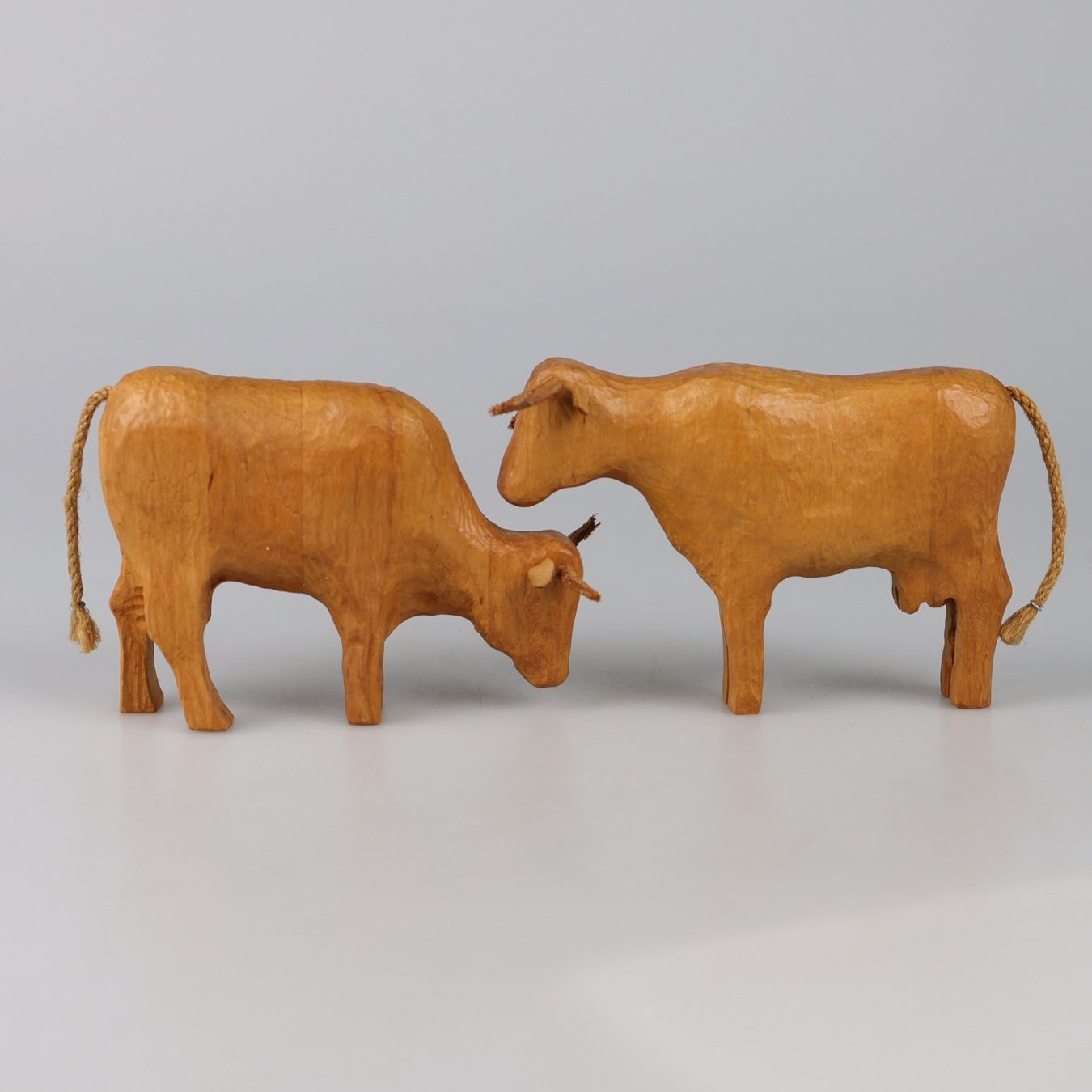 Figuren: Traditionelle Schweizer Holzkühe "Chüeli" – Gebraucht aus Volketswil von brockipfannenstil