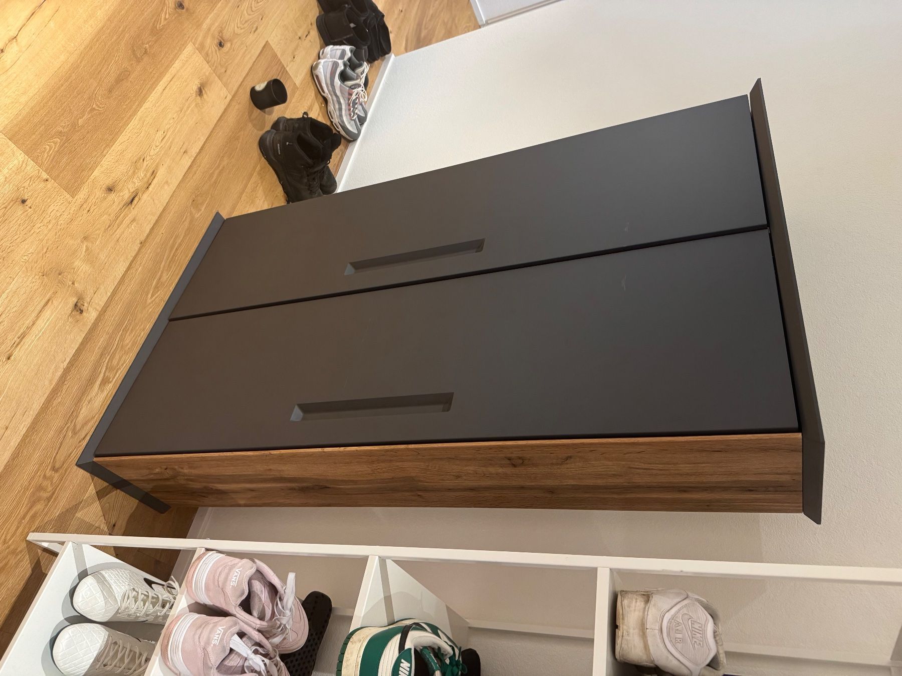 Armoires: Wohnwert Hängeschuhschrank Azzura – D'occasion à Emmetten par sch_872s 3
