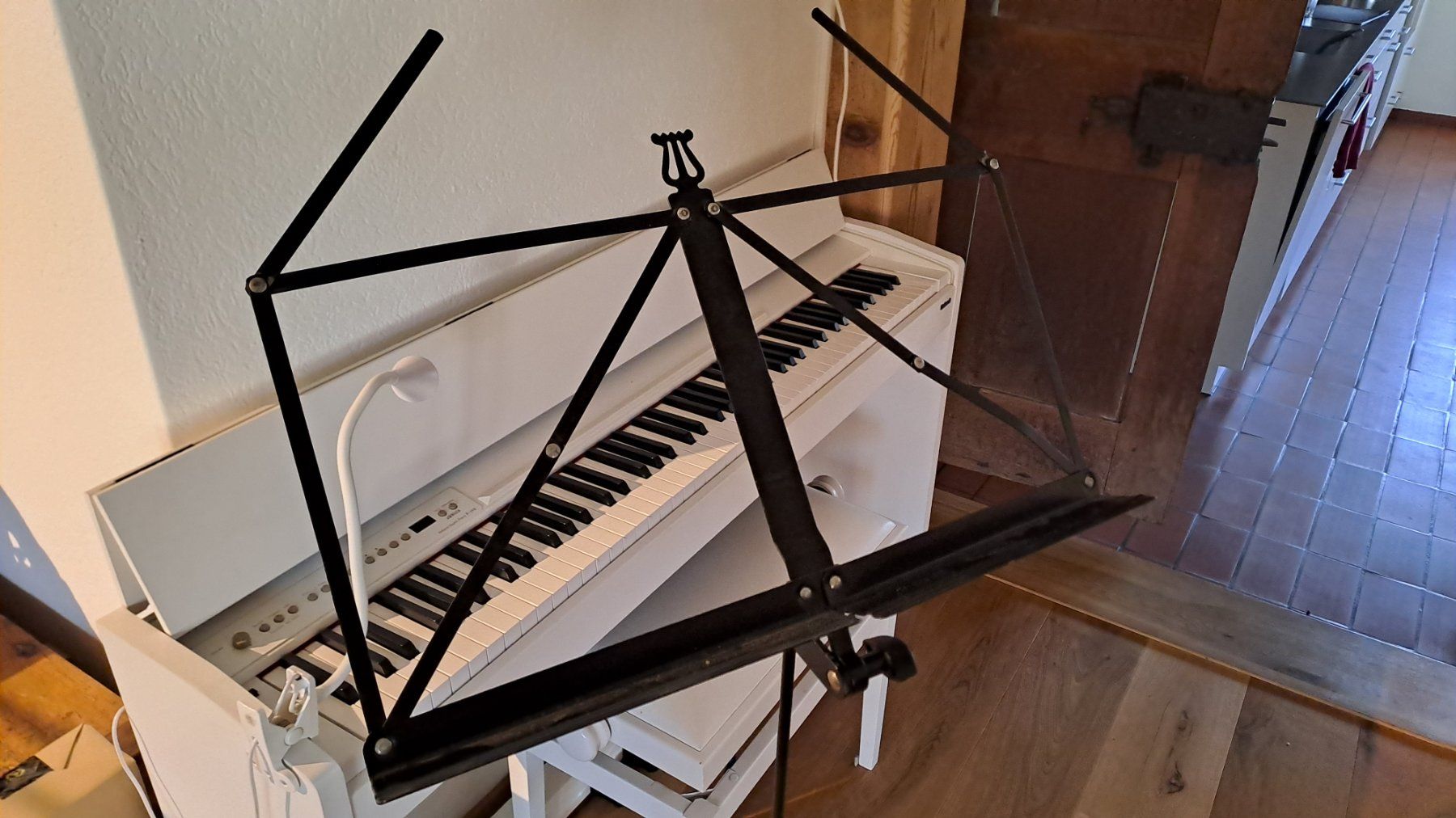 Supporti per strumenti musicali & leggii: Notenständer – Usato da Bertschikon Gossau venduto da Zueues 1