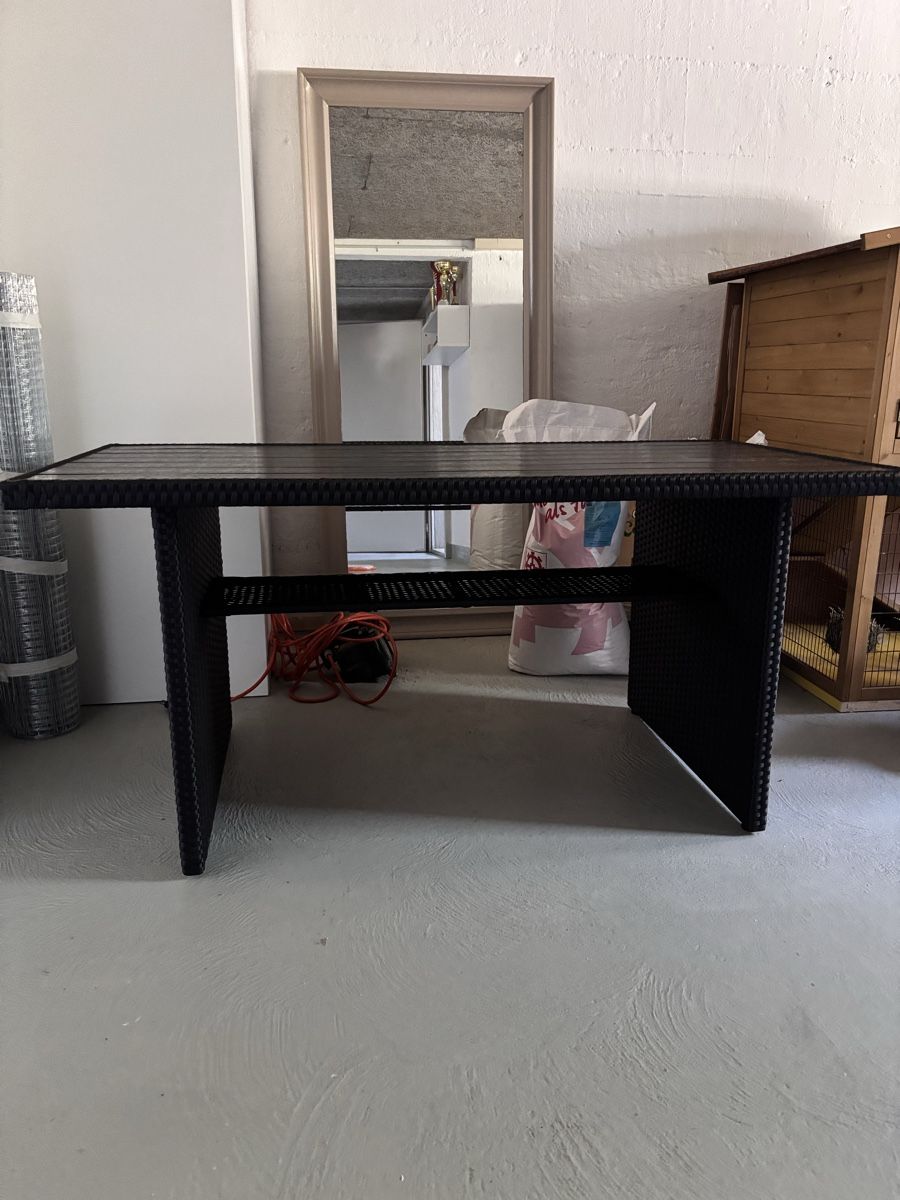 Jysk Tavoli: Gartentisch Rattan schwarz 144 x 74 – Usato da Trüllikon venduto da tjane 1
