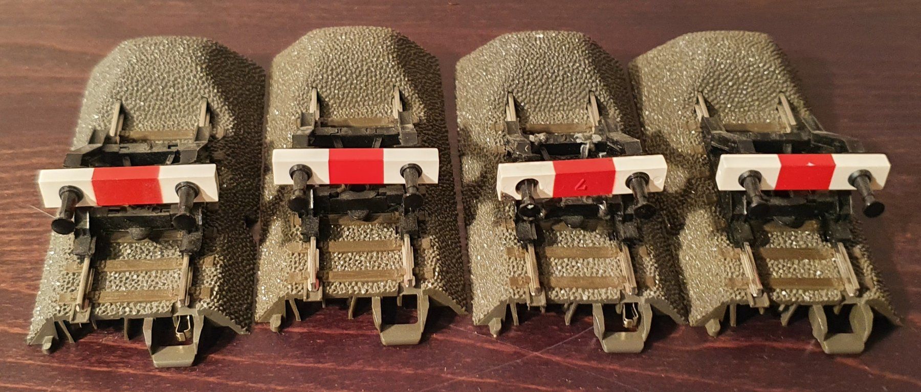 Märklin Modelleisenbahnen: MÄRKLIN: 4 X PRELLBÖCKE C-GLEISE GERADE – Gebraucht aus Biglen von taunus82