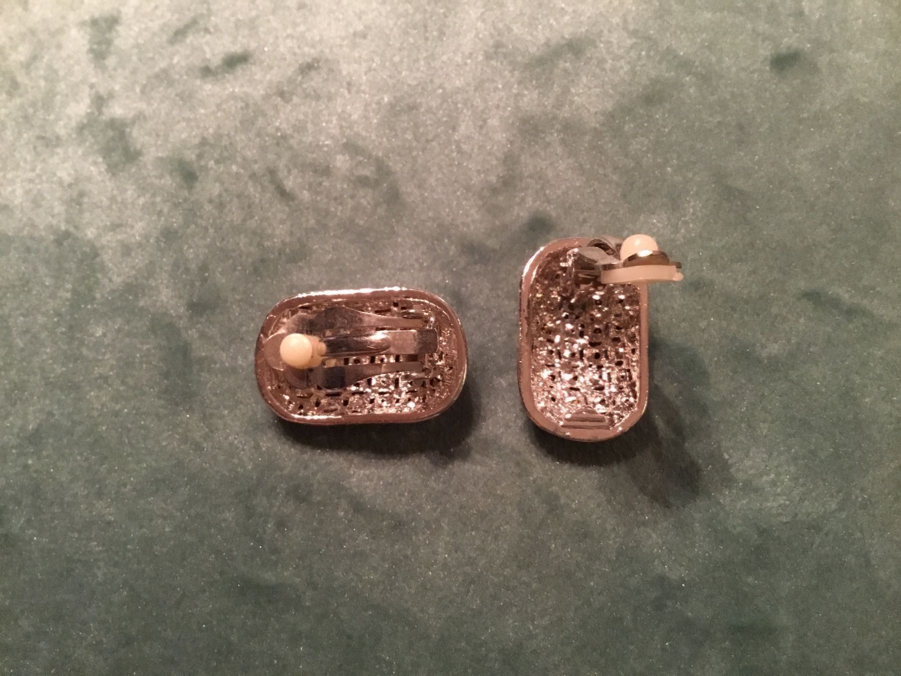Ohrringe & -stecker: Clips d’oreille argenté avec brillants – Neu und originalverpackt aus Le Landeron von nic_8hd5 2
