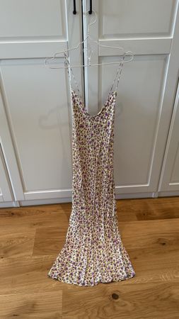 ZARA Kleid geblümt Gr. S - wie neu