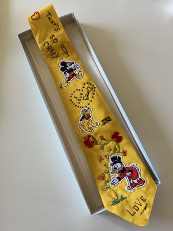 Krawatte mit Disney Figuren, mit Liebe gemacht