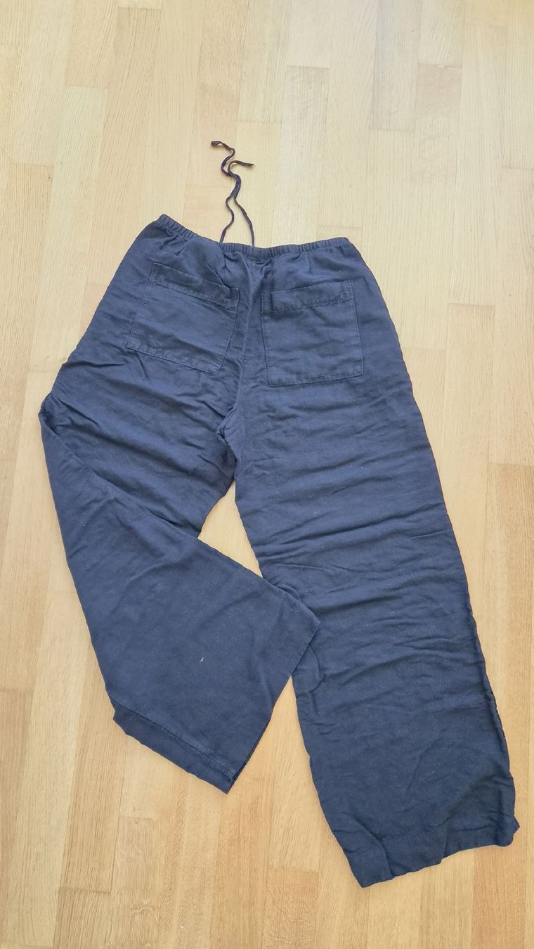 H&M Pantaloni: Stoffhose H&M schwarz  – Usato da Wetzikon ZH venduto da ELIVNE 1