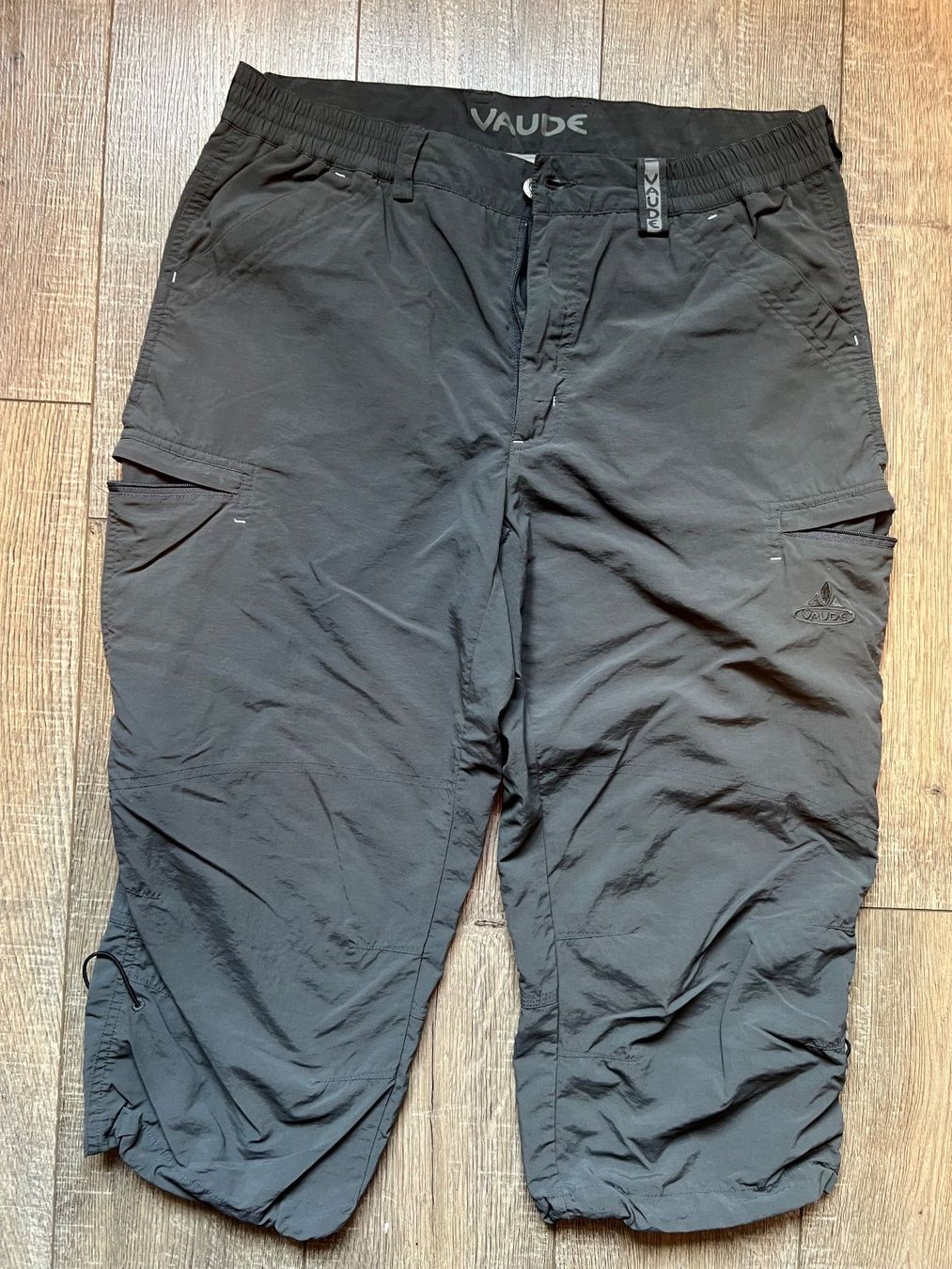 Vaude Hosen: Wanderhose Vaude, ca. Gr. 42, oder 48 Herren, grau – Gebraucht aus Unterentfelden von Mcgisi