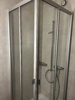 Cabina doccia in alluminio e vetro