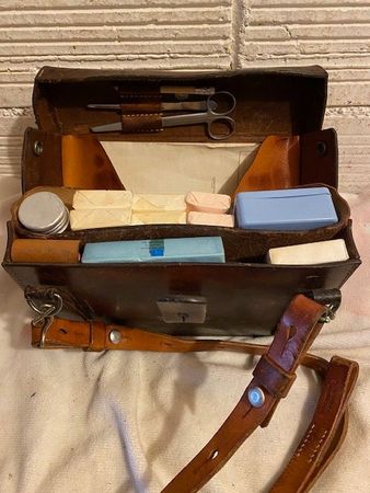SANITÄTSTASCHE  1967  BEFÜLLT  CH ARMEE