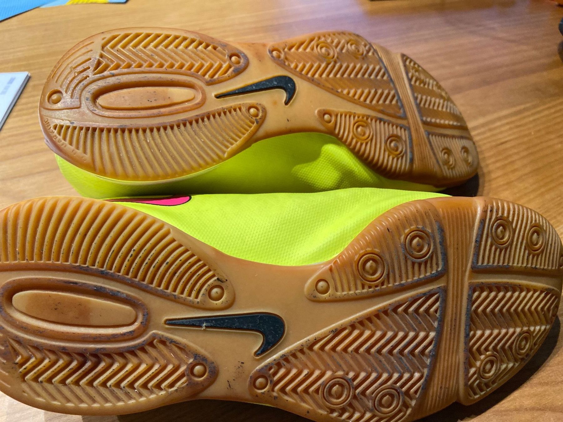 Scarpe per ragazzi: Hallenschuhe Gr. 38 – Usato da Windisch venduto da Salat8 2