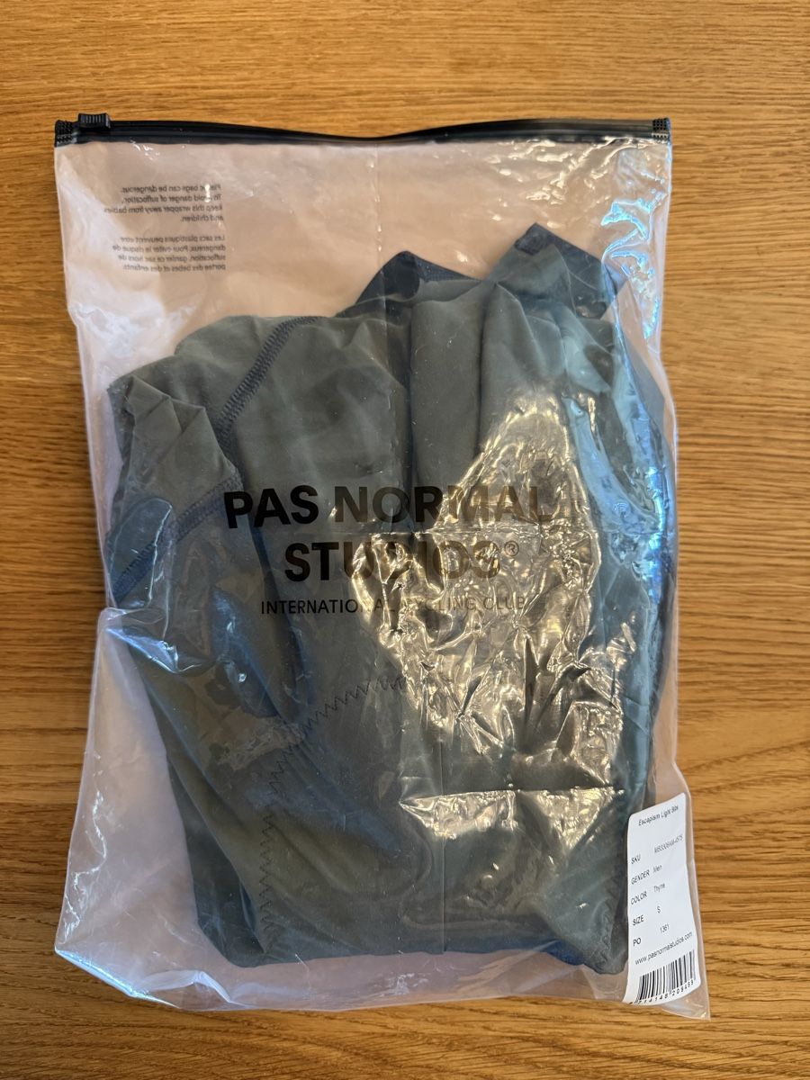 Pas Normal Studios Pantaloni: Pas Normal Studios Escapism Light Bibs – Nuovo e nell'imballaggio originale da Basel venduto da dani_m1982 2