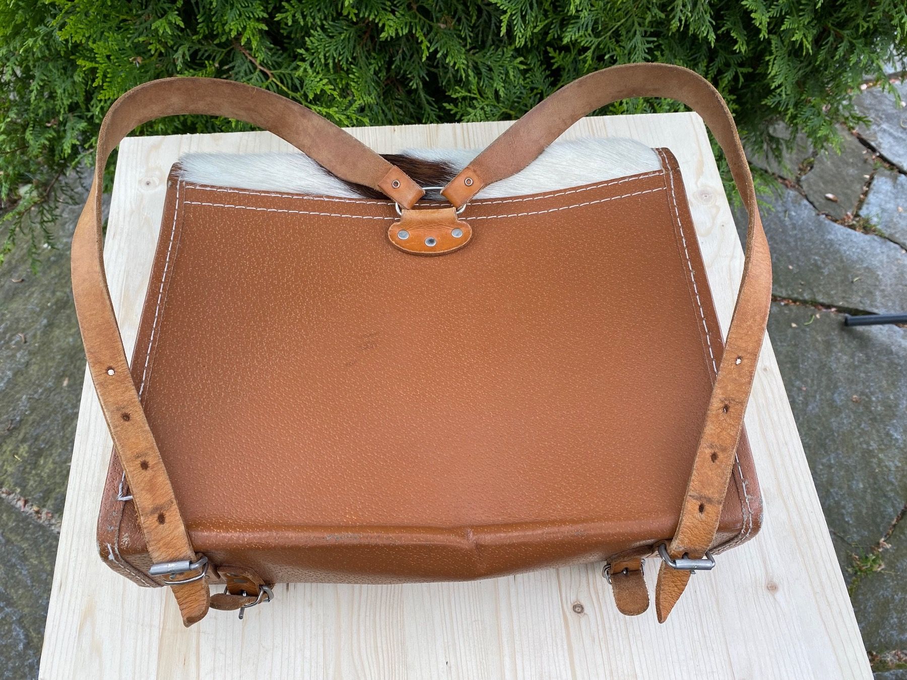Rucksäcke: schöner Vintage Schulranzen mit Fell – Gebraucht aus Feldbach von Fea1 8