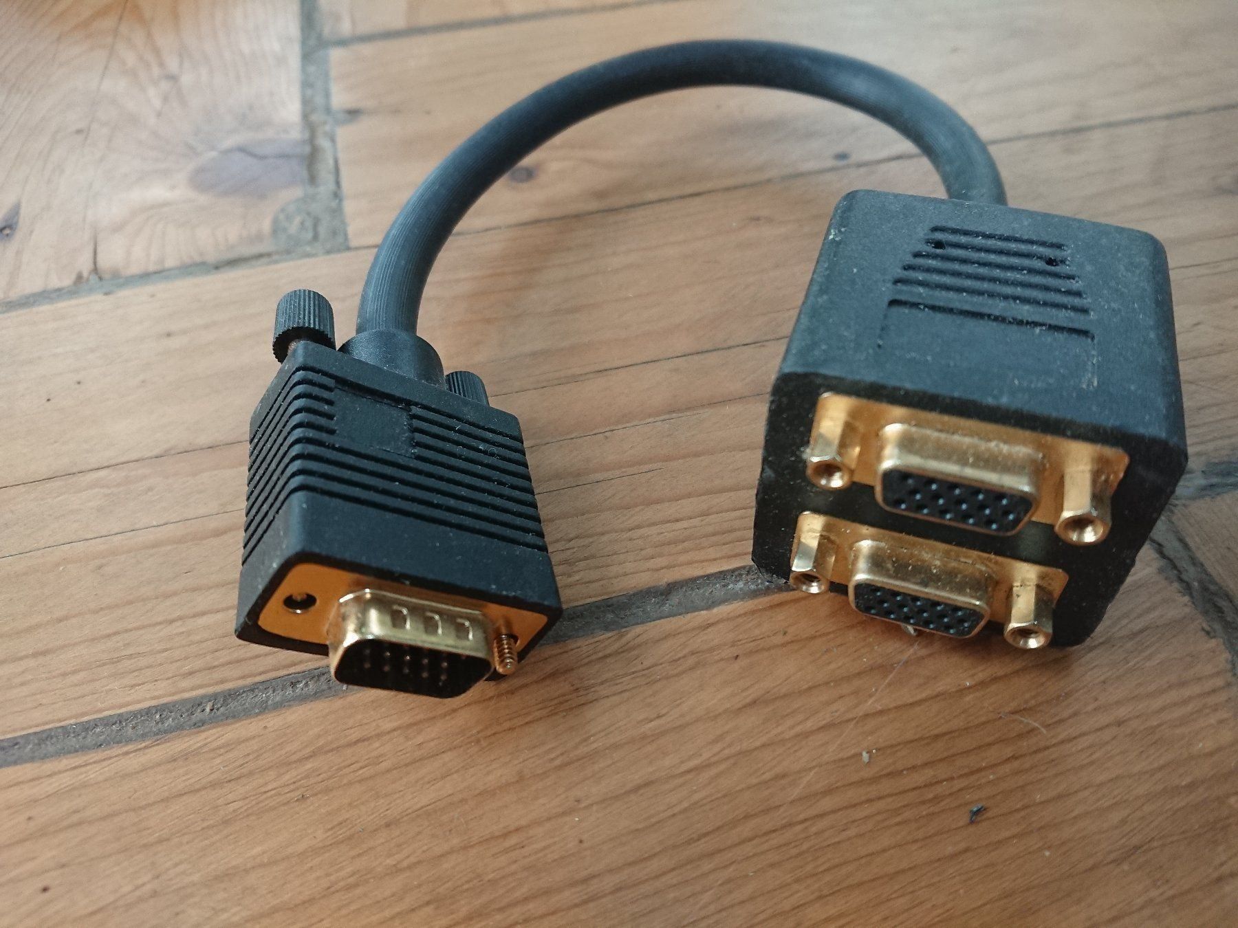 Lecteurs & Adaptateurs: VGA Adapter 1x auf 2 x – D'occasion à Wittenbach par Aberanders 1