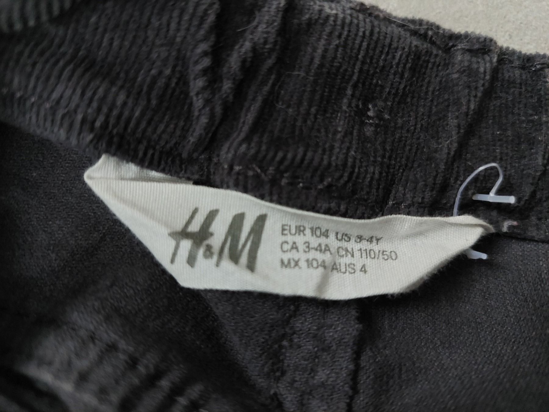 H&M Hosen: Schwarze Cordhose von H&M Grösse 104 – Gebraucht aus Wiesendangen von troawus 1