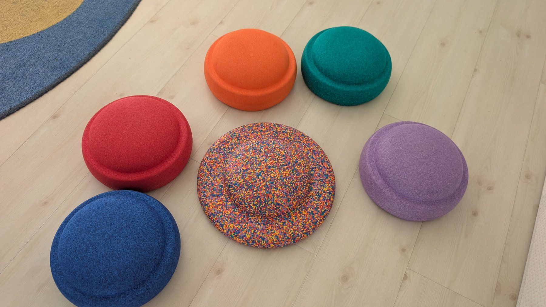 Jouets: 6 bunte Stapelsteine – D'occasion à Kilchberg ZH par christophschmid 1