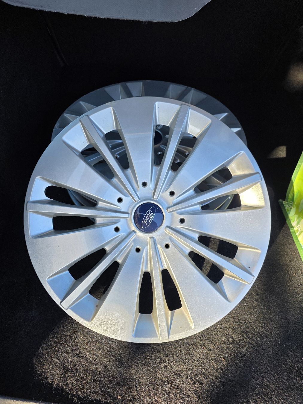 Ford Pneumatici & Ruote complete: 4 x RADKAPPEN R16 – Usato da St. Gallen venduto da SwissGroupImmobilien 1