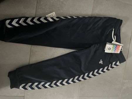 Neu Hummel Hose Gr. 116 Dunkelblau, perfekt für den Herbst!