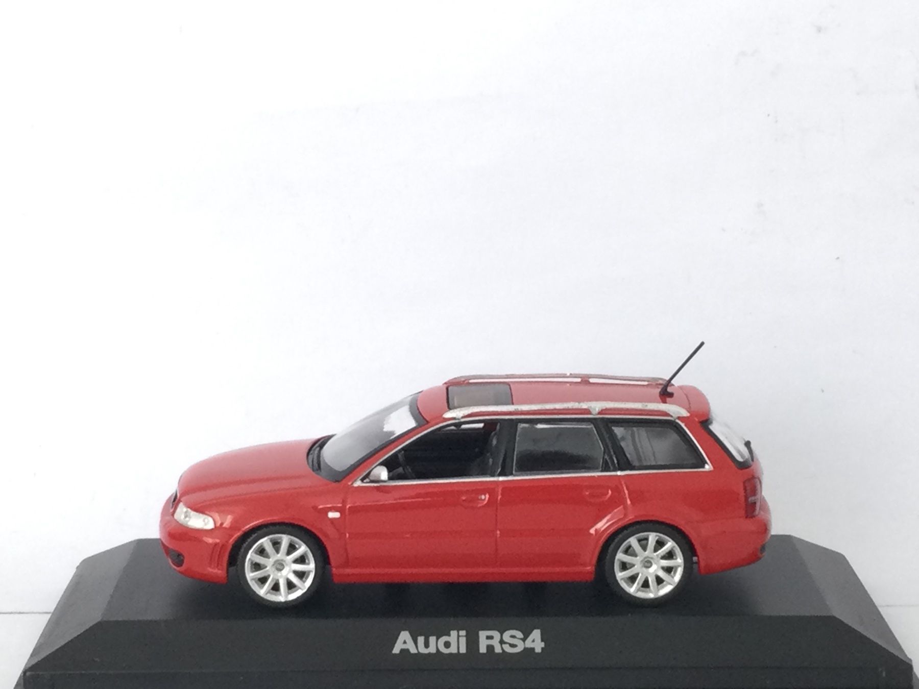 Audi Modellautos: Minichamps 1:43 Audi RS4 Rot 2000 – Gebraucht aus Herisau von cacamarena09 1