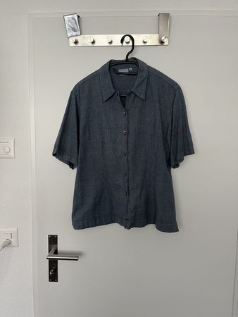 Damen Kurzarm Hemdbluse blau in gutem Zustand Grösse 44