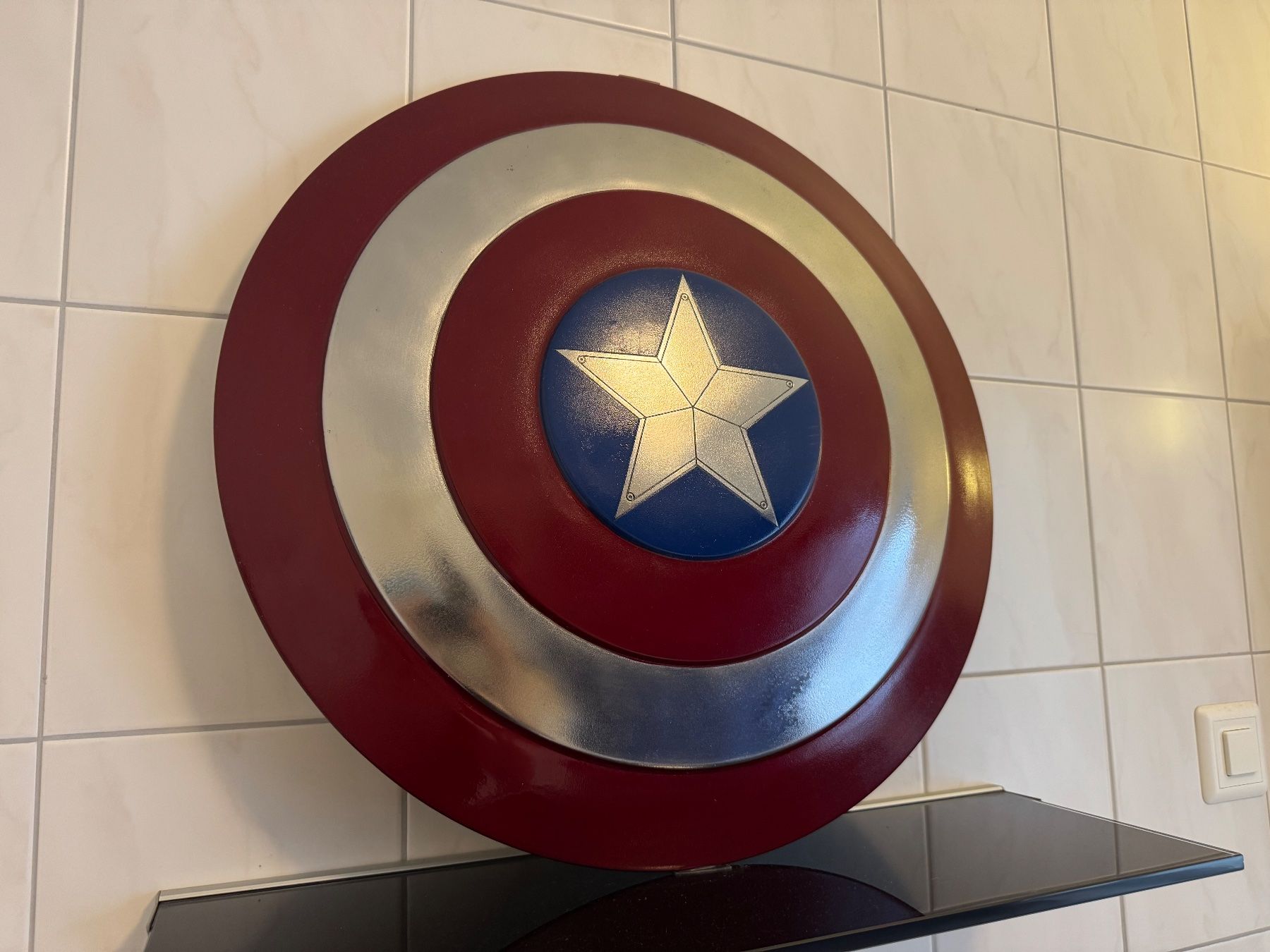 Insegne: Marvel Captain America Schild 1:1 Grösse 60cm – Usato da Basel venduto da kiz_5zvx