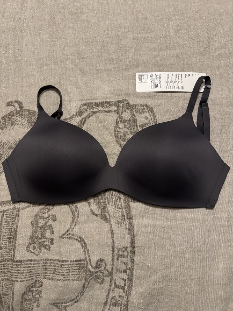 Autres dessous: NEW Uniqlo Bra 80/85 E-D (FR) Size – Neuf avec emballage d'origine à Neuchatel par Mia_G