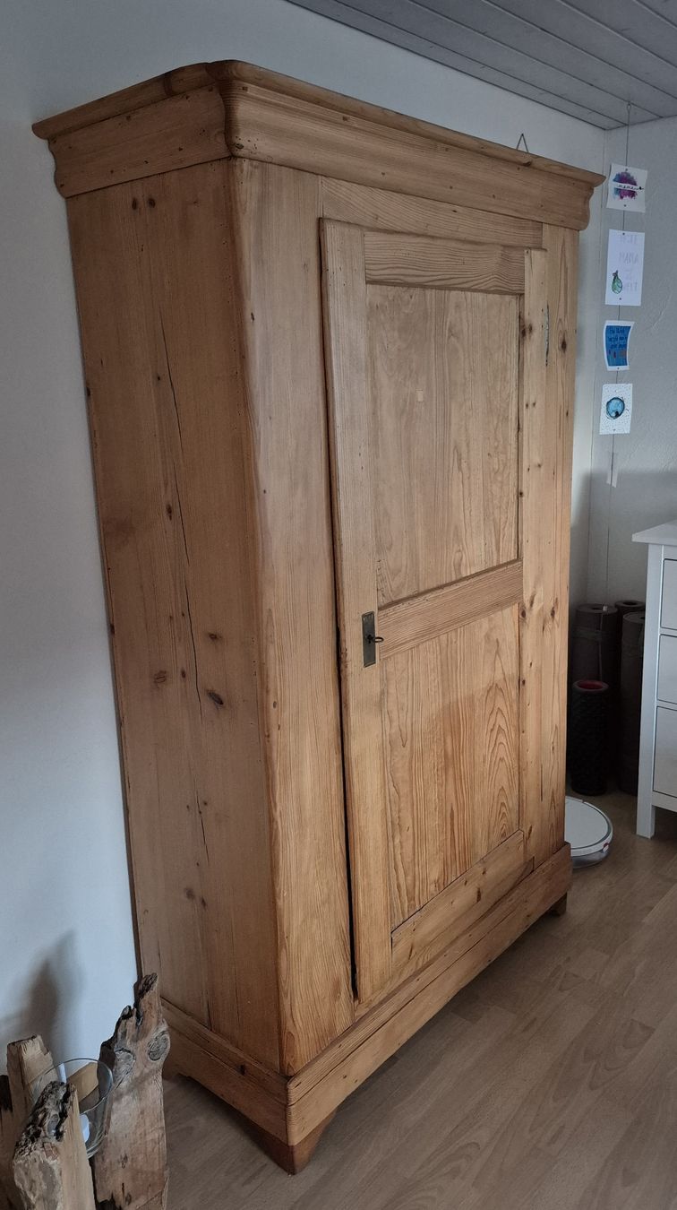 Schränke: wunderschöner Holzschrank – Gebraucht aus Geuensee von Jasi0901 2