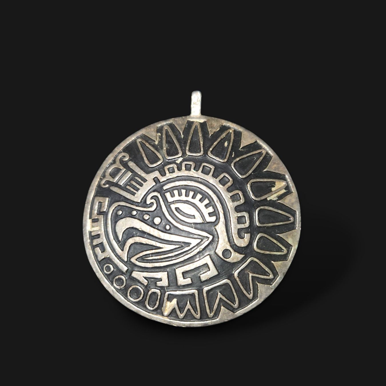 Ciondoli: Crown Trifari Aztec eagle large medallion – Usato da St. Gallen venduto da GIULESGG
