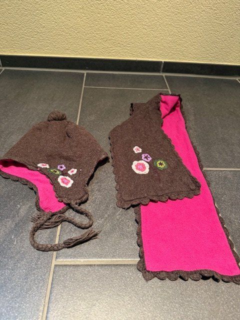H&M Lotti & Set di vestiti: Mädchen Mütze und Schal – Usato da Hägendorf venduto da oezi74
