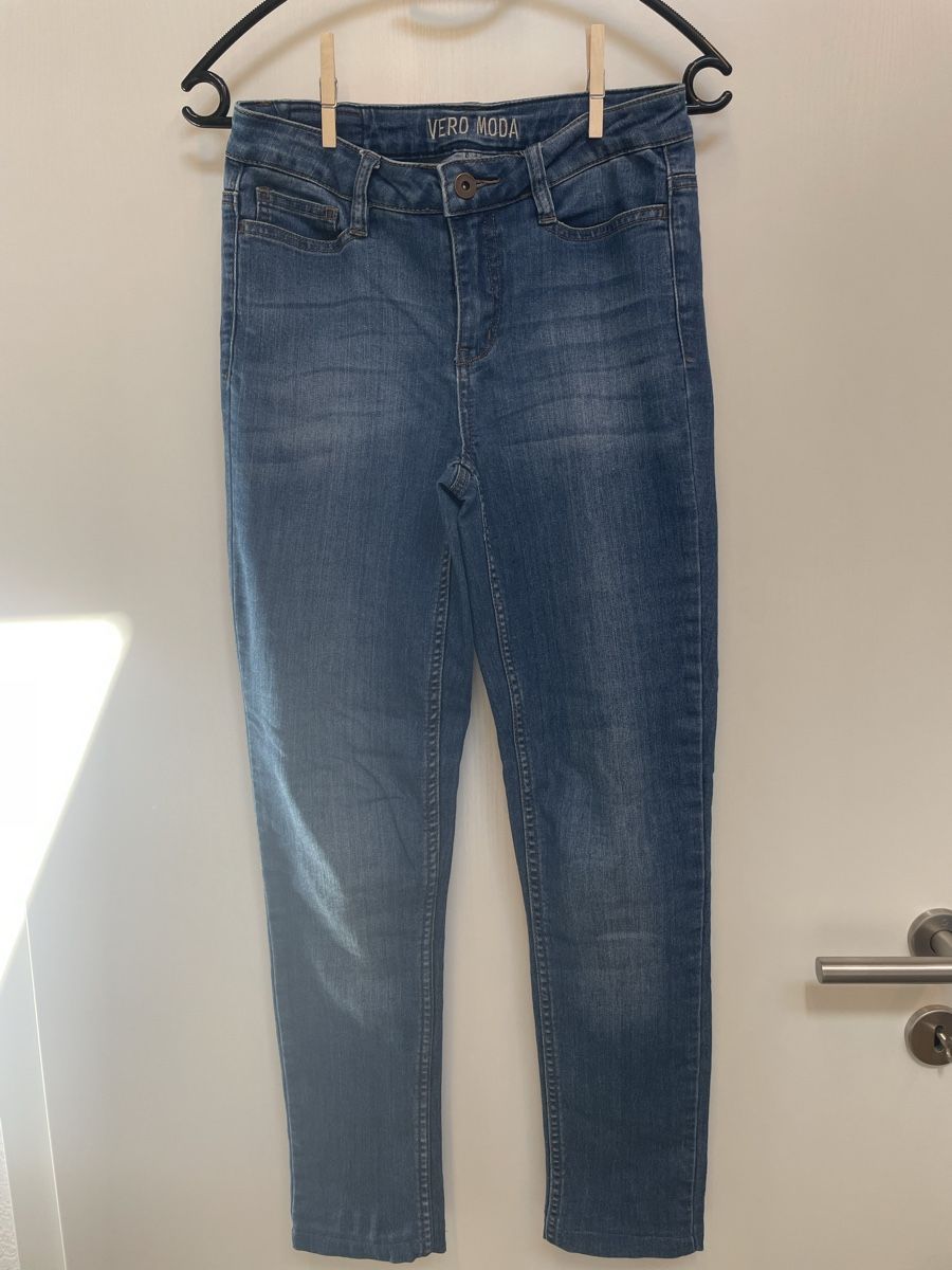 Vero Moda Pantaloni: Pantalon jean bleu – Usato da Corgémont venduto da Leane.Z