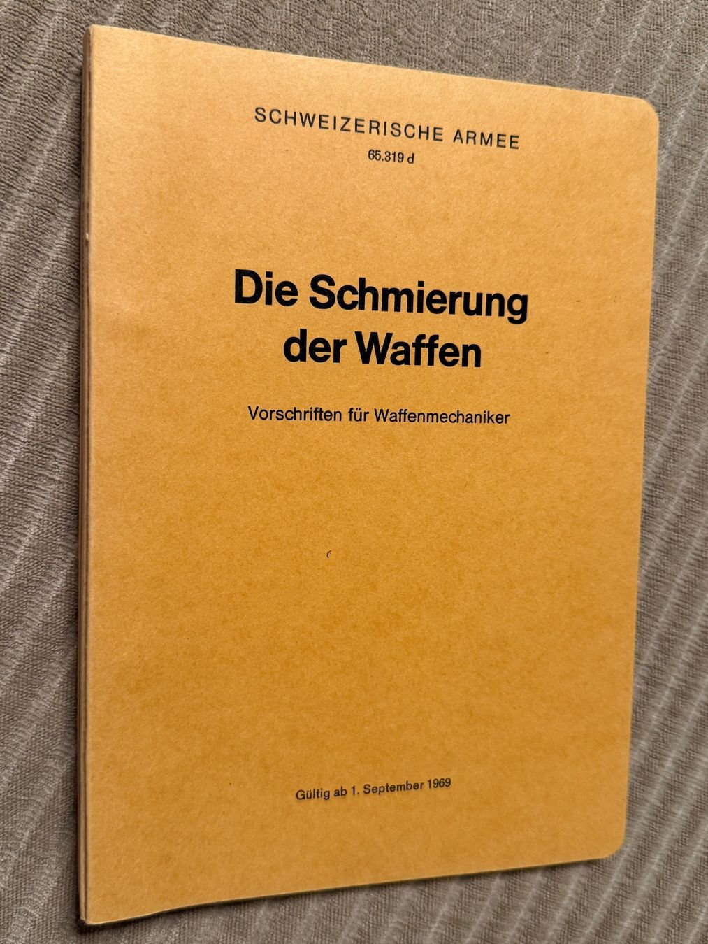 Libri: Reglement: Die Schmierung der Waffen - Schweizer Armee – Usato da Brütten venduto da Hst1