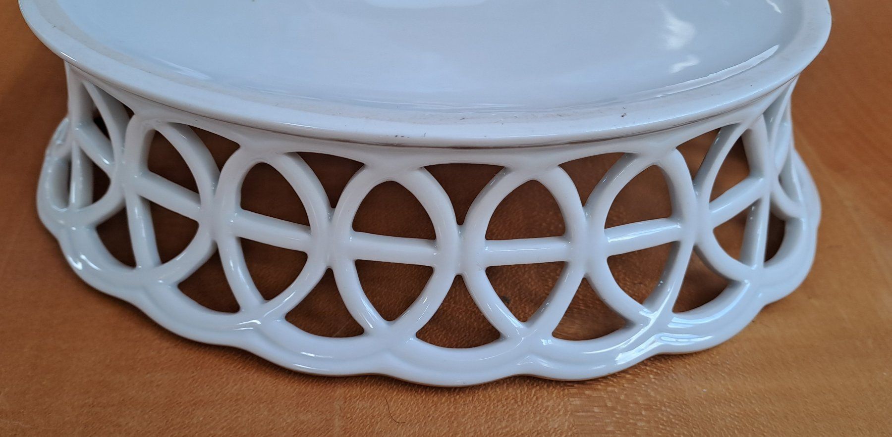 Herend Ciotole: Herend Porzellankorb mit Blumendekor – Usato da Trogen venduto da Limboo 3